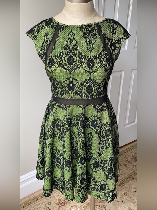 Rehab Dresses & Skirts - Rehab Green and Black Lace-Overlay Midi Dress size S M